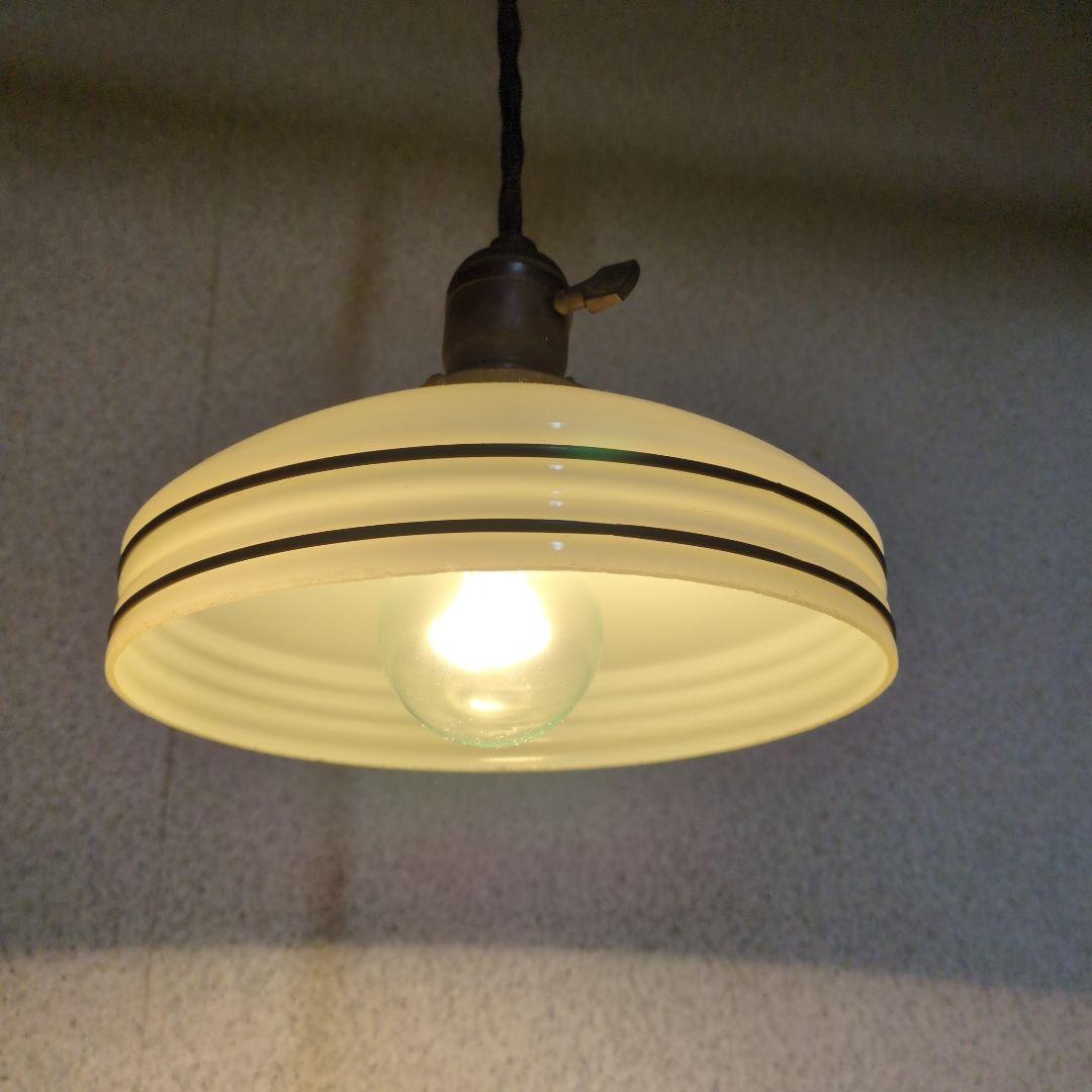 昭和レトロ ペンダントライト 電笠　ランプ ミルクガラス 乳白色
