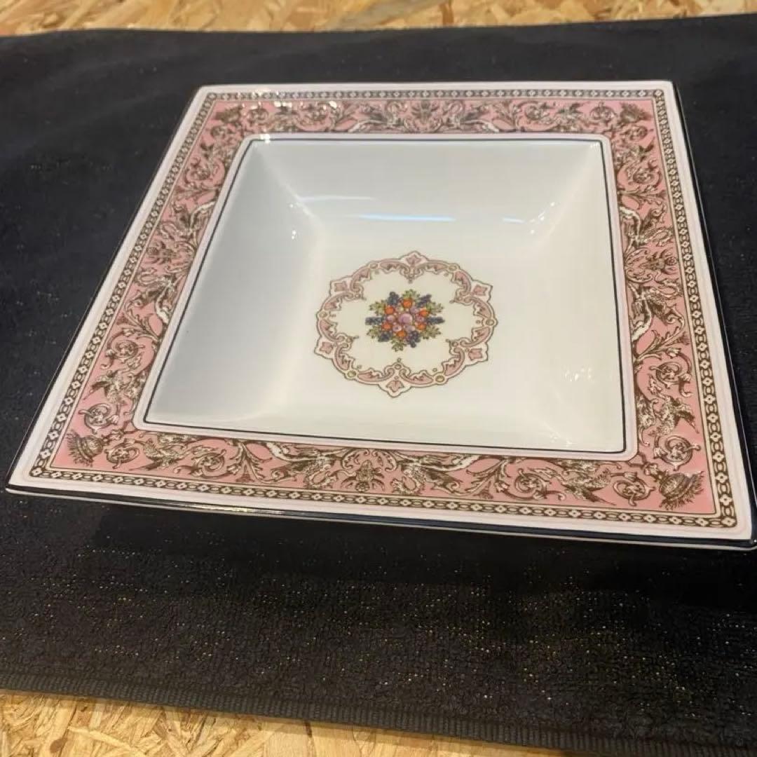 【美品 希少 廃番】WEGDWOOD フロレンティーン ピンク スクエアプレート