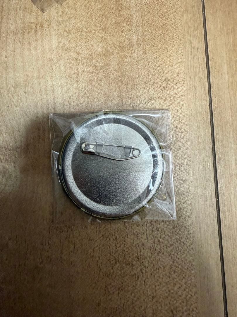 マッシュル　ＭＡＳＨＬＥ　フィン・エイムズ　缶バッジ　クリーム色の研究