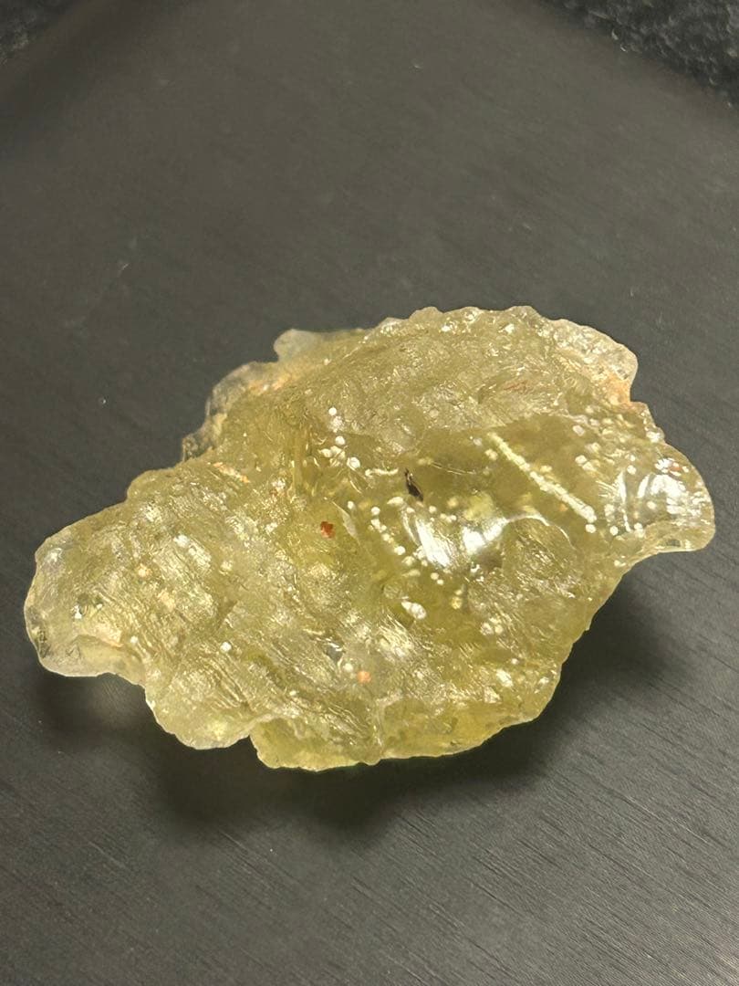 リビアングラス原石　クリストバライト入り　42.７g