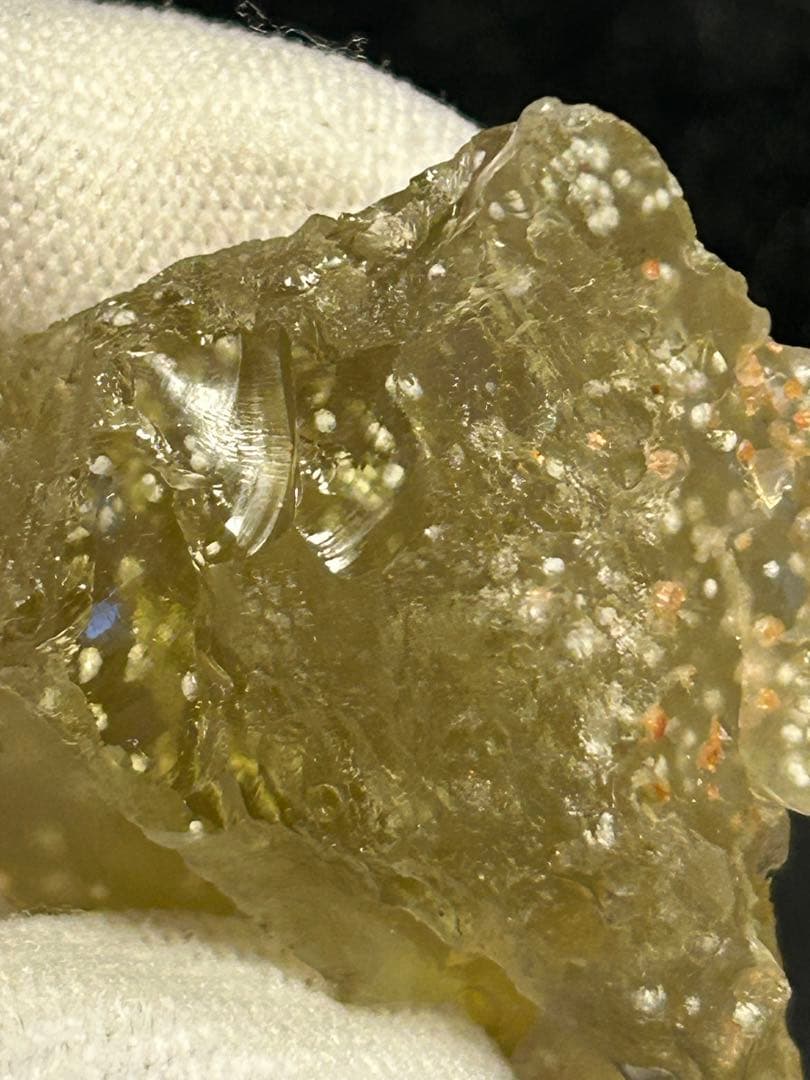 リビアングラス原石　クリストバライト入り　42.７g