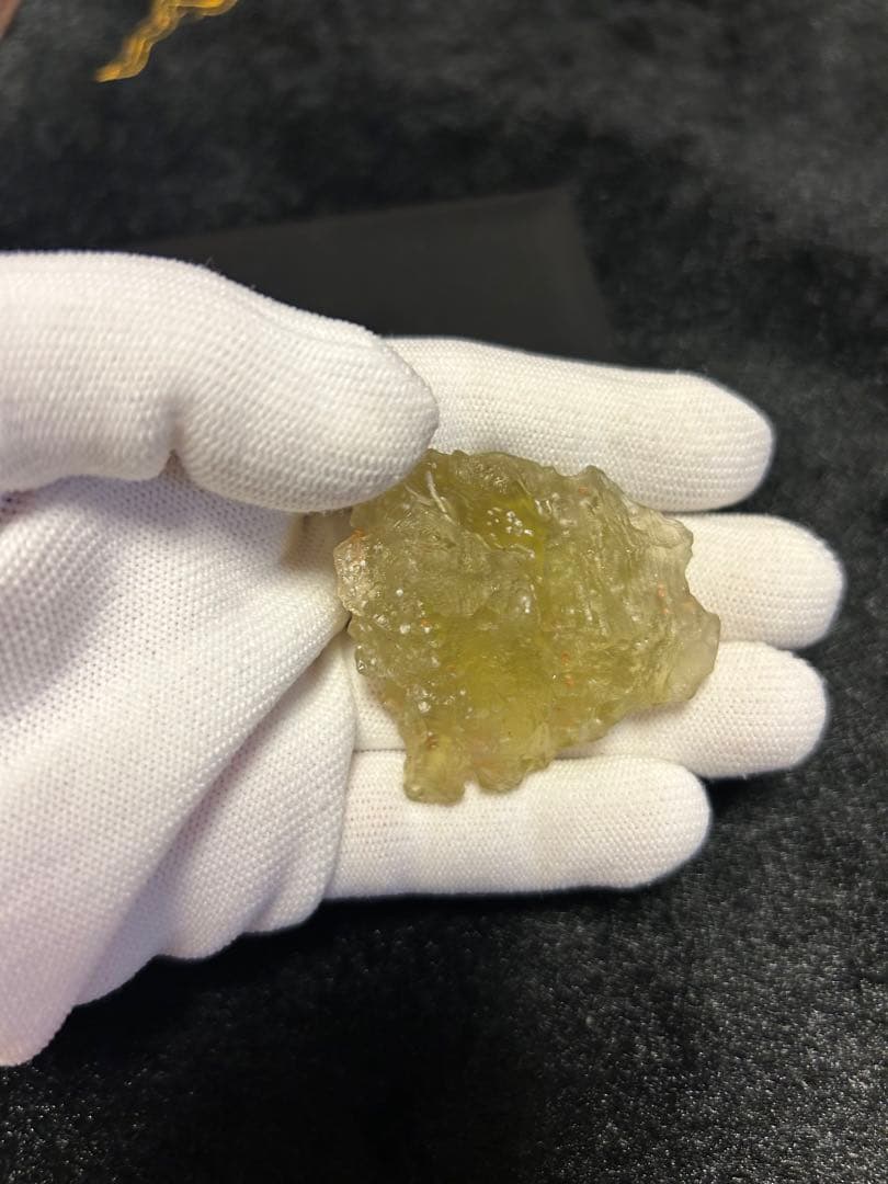 リビアングラス原石　クリストバライト入り　42.７g