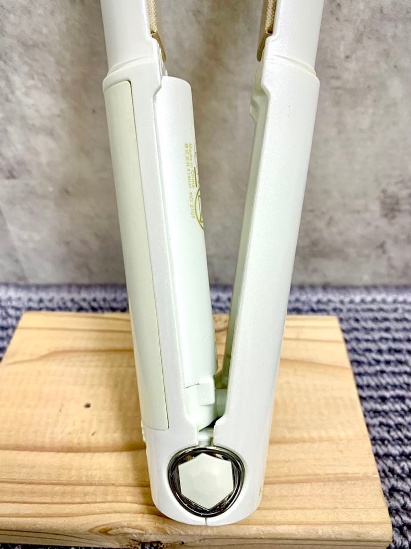 絹女 KINUJOリップアイロン 持ち運びOK！