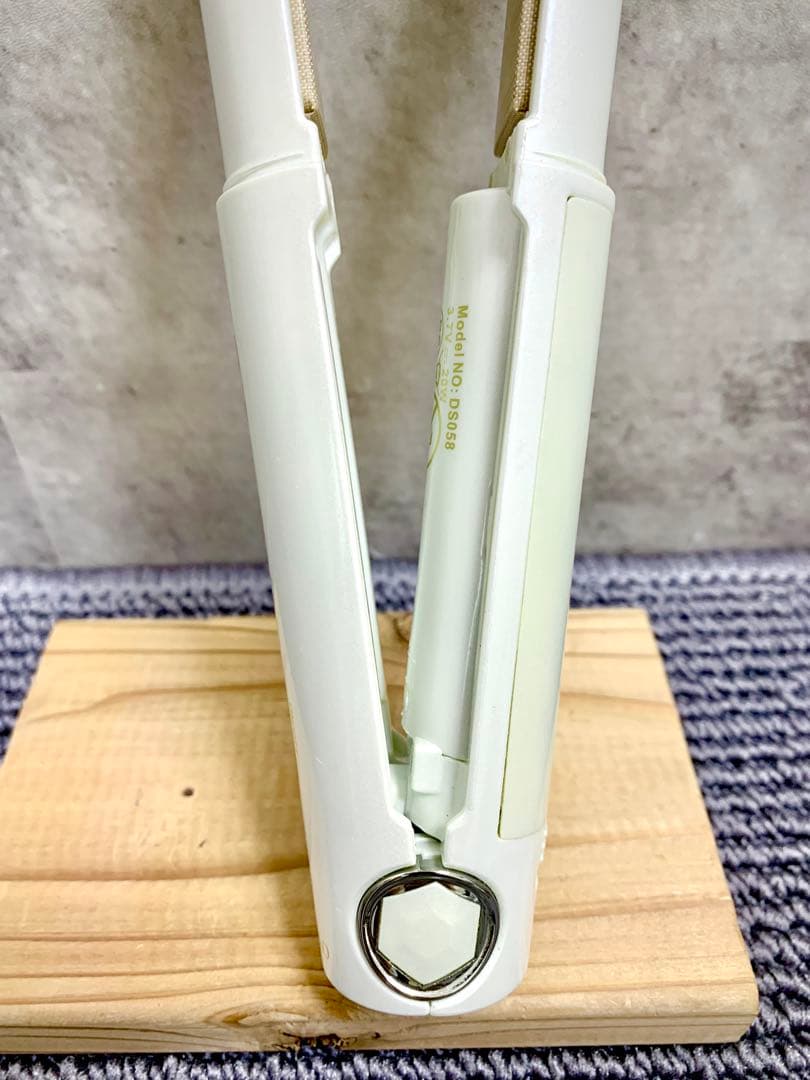 絹女 KINUJOリップアイロン 持ち運びOK！