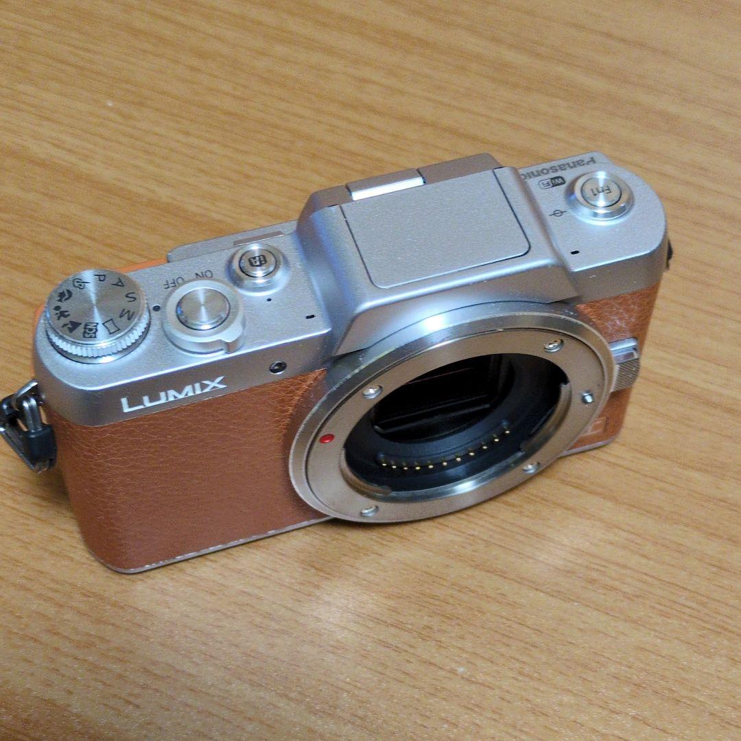 Panasonic パナソニックLUMIX DMC-GF7 ボディ オレンジ