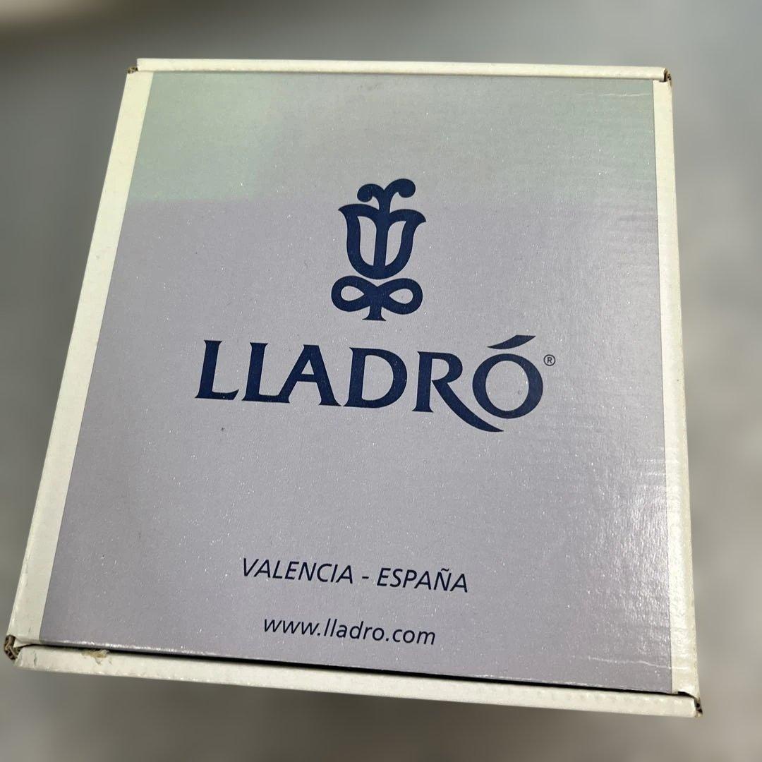 【LLADRO】おめかししようね　専用箱付き