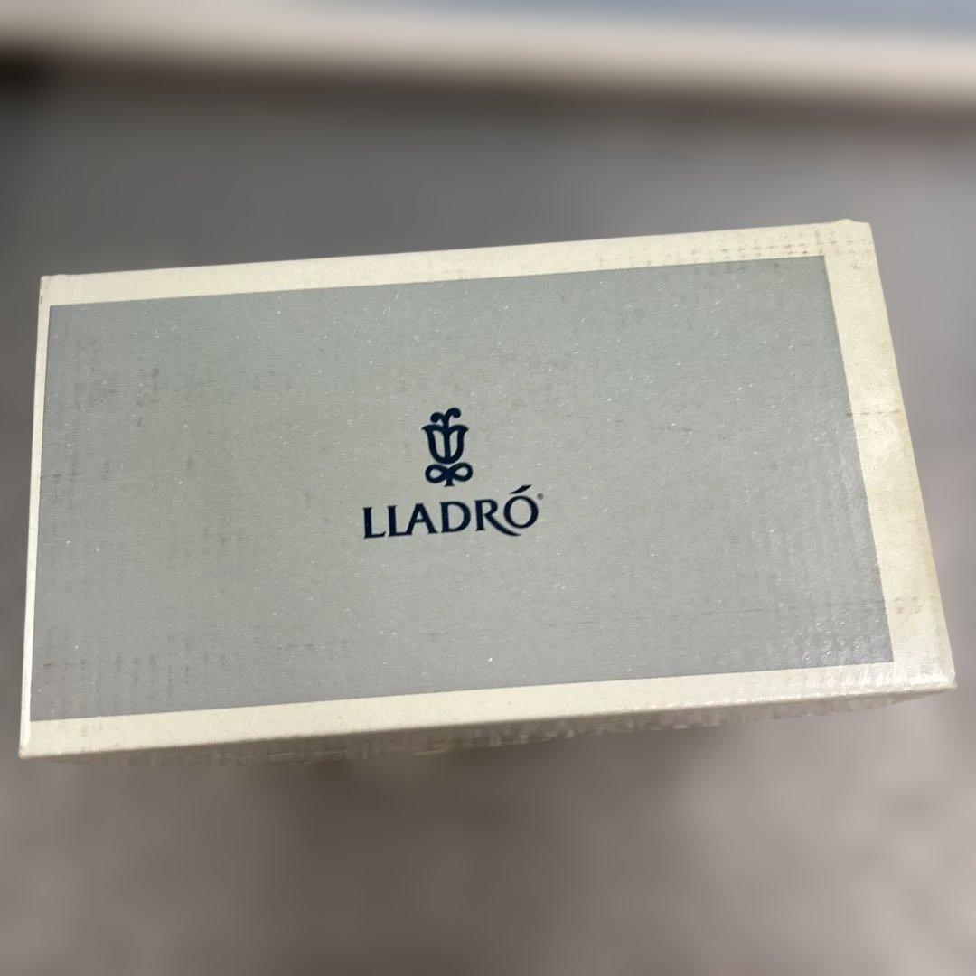 【LLADRO】おめかししようね　専用箱付き