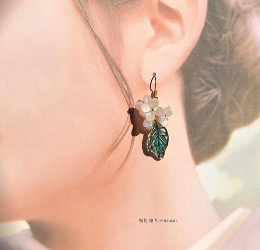 傘と紫陽花の和風ピアス　イヤリング(雨の日コーデ3点セット)傘レジンと白アジサイ