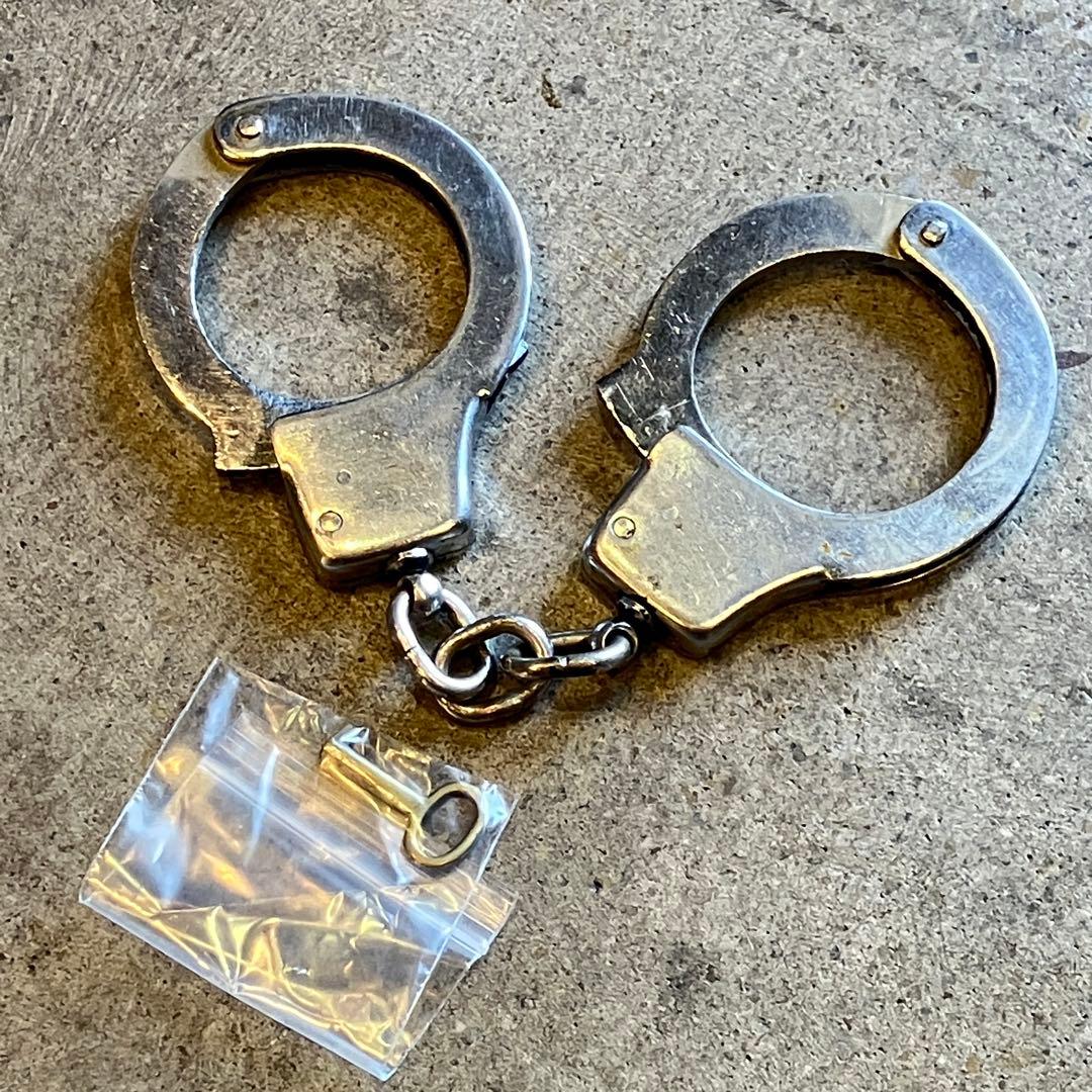 昭和レトロ 旭日章 手錠 防鍵付き レプリカ 警察 桜マーク 武田商店 STOP