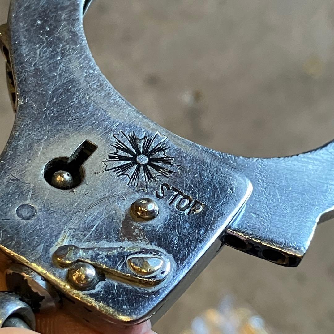 昭和レトロ 旭日章 手錠 防鍵付き レプリカ 警察 桜マーク 武田商店 STOP