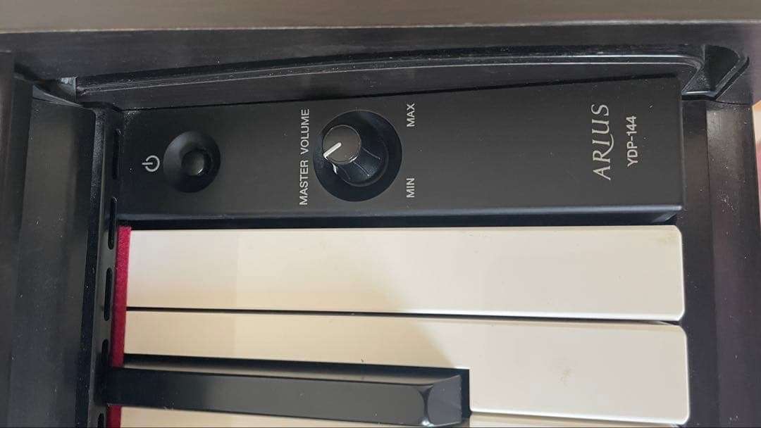 YAMAHA 電子ピアノ 黒 椅子付き　新品に近い 引き取り相談可