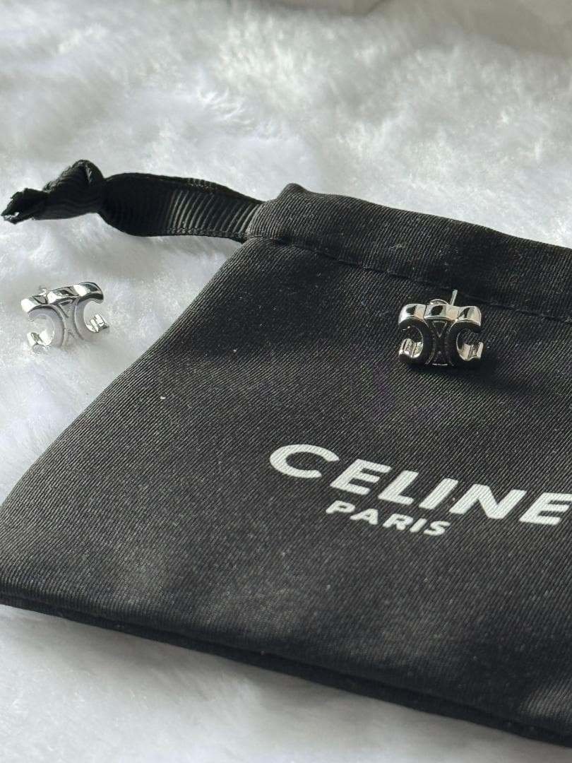 CELINE トリオンフ スタッズ ピアス