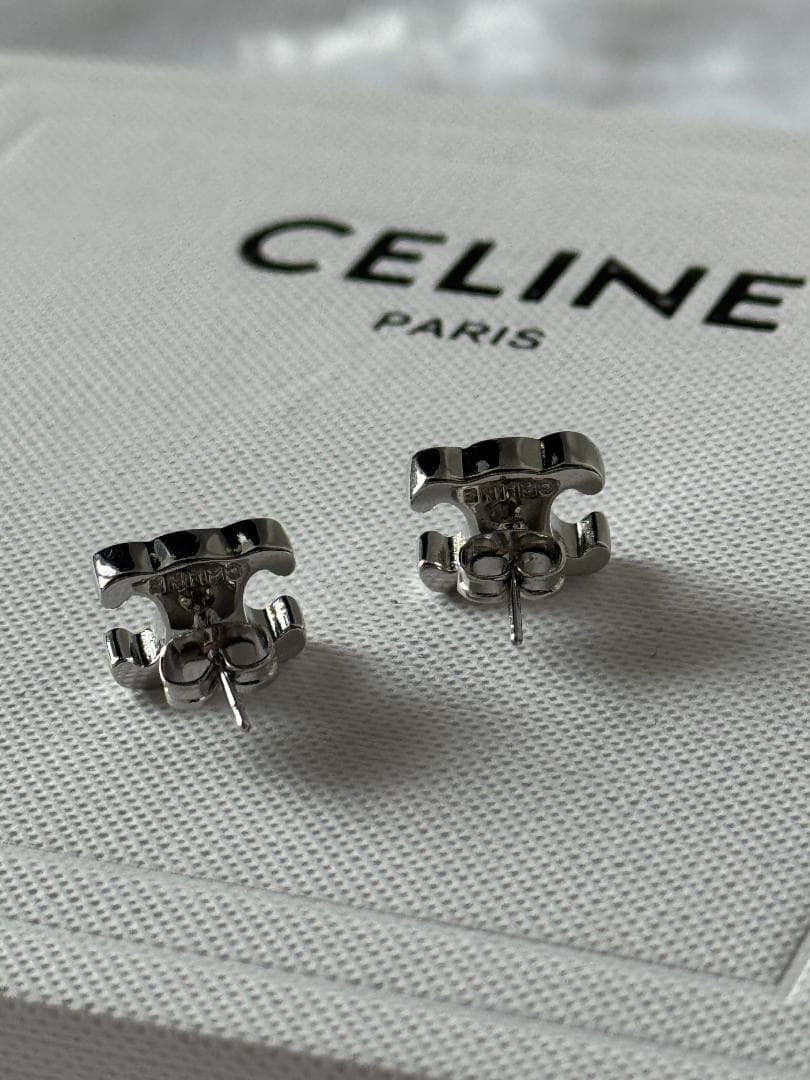 CELINE トリオンフ スタッズ ピアス