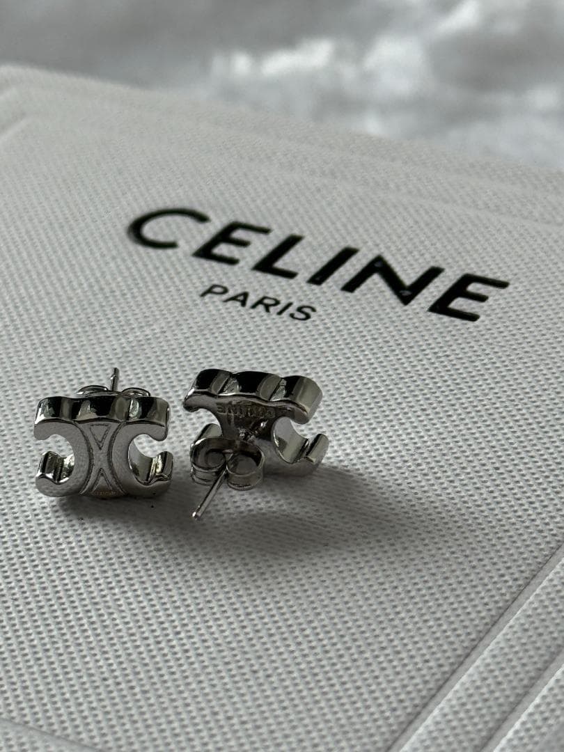 CELINE トリオンフ スタッズ ピアス