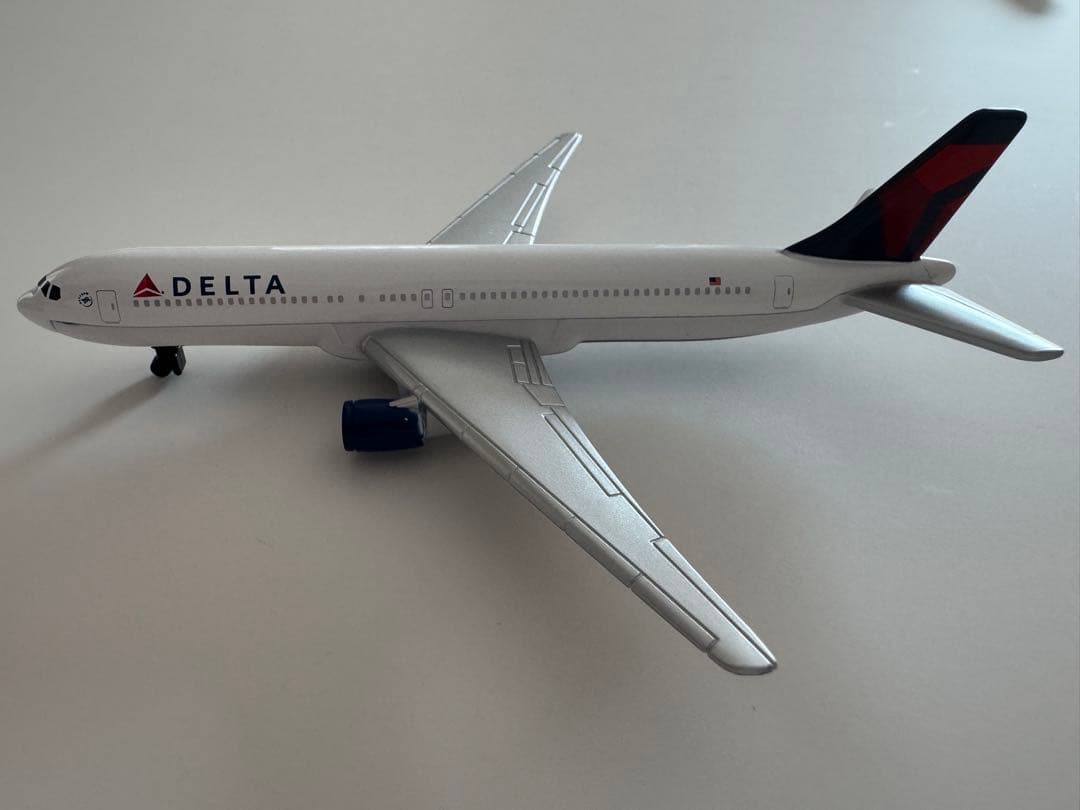 【お値下げします】エミレーツ航空 エアバスA380 9機セット　飛行機　模型