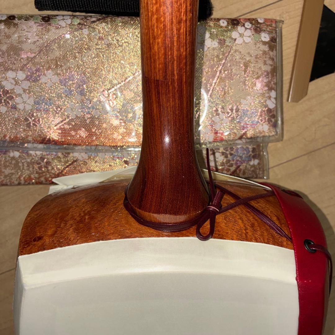 津軽三味線 金細 太棹 紅木 2本溝 綾杉彫り胴 和楽器