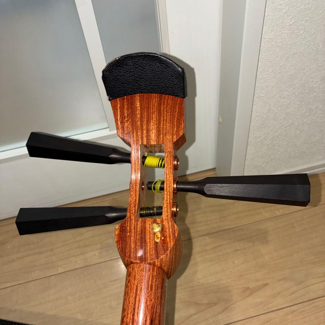 津軽三味線 金細 太棹 紅木 2本溝 綾杉彫り胴 和楽器