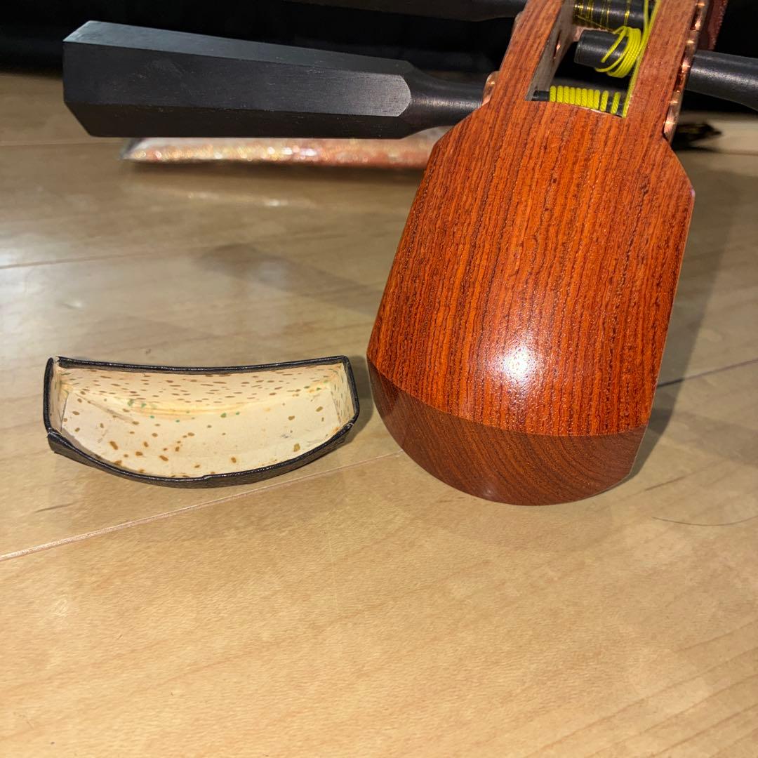 津軽三味線 金細 太棹 紅木 2本溝 綾杉彫り胴 和楽器