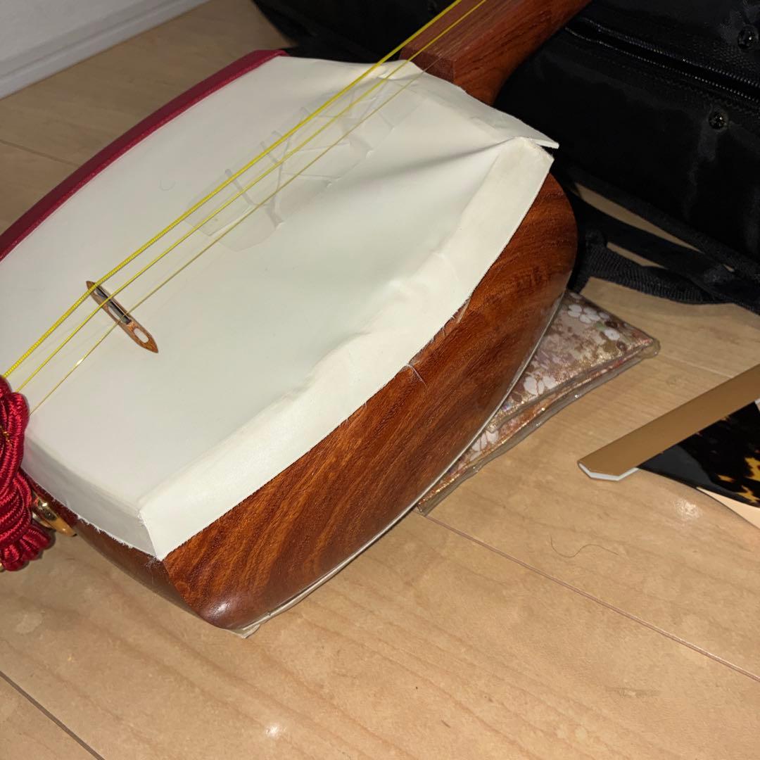 津軽三味線 金細 太棹 紅木 2本溝 綾杉彫り胴 和楽器