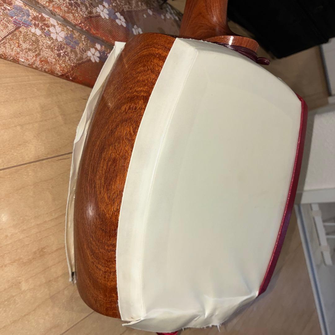 津軽三味線 金細 太棹 紅木 2本溝 綾杉彫り胴 和楽器