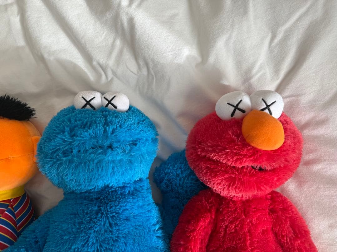 UNIQLO カウズ コラボ セサミストリート ぬいぐるみ