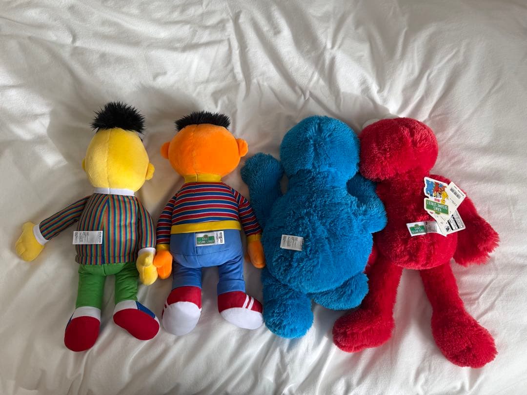 UNIQLO カウズ コラボ セサミストリート ぬいぐるみ