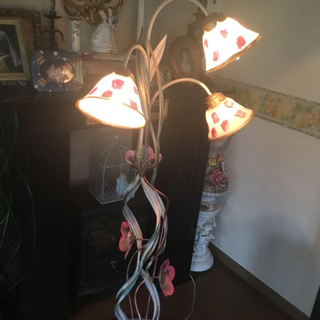 アンティーク　花モチーフの3灯フロアースタンド