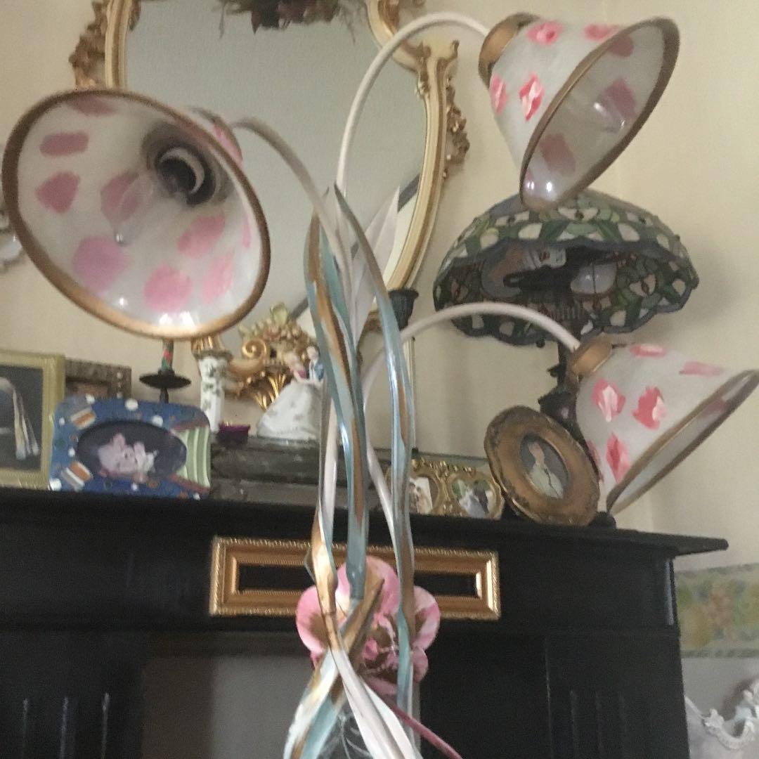 アンティーク　花モチーフの3灯フロアースタンド