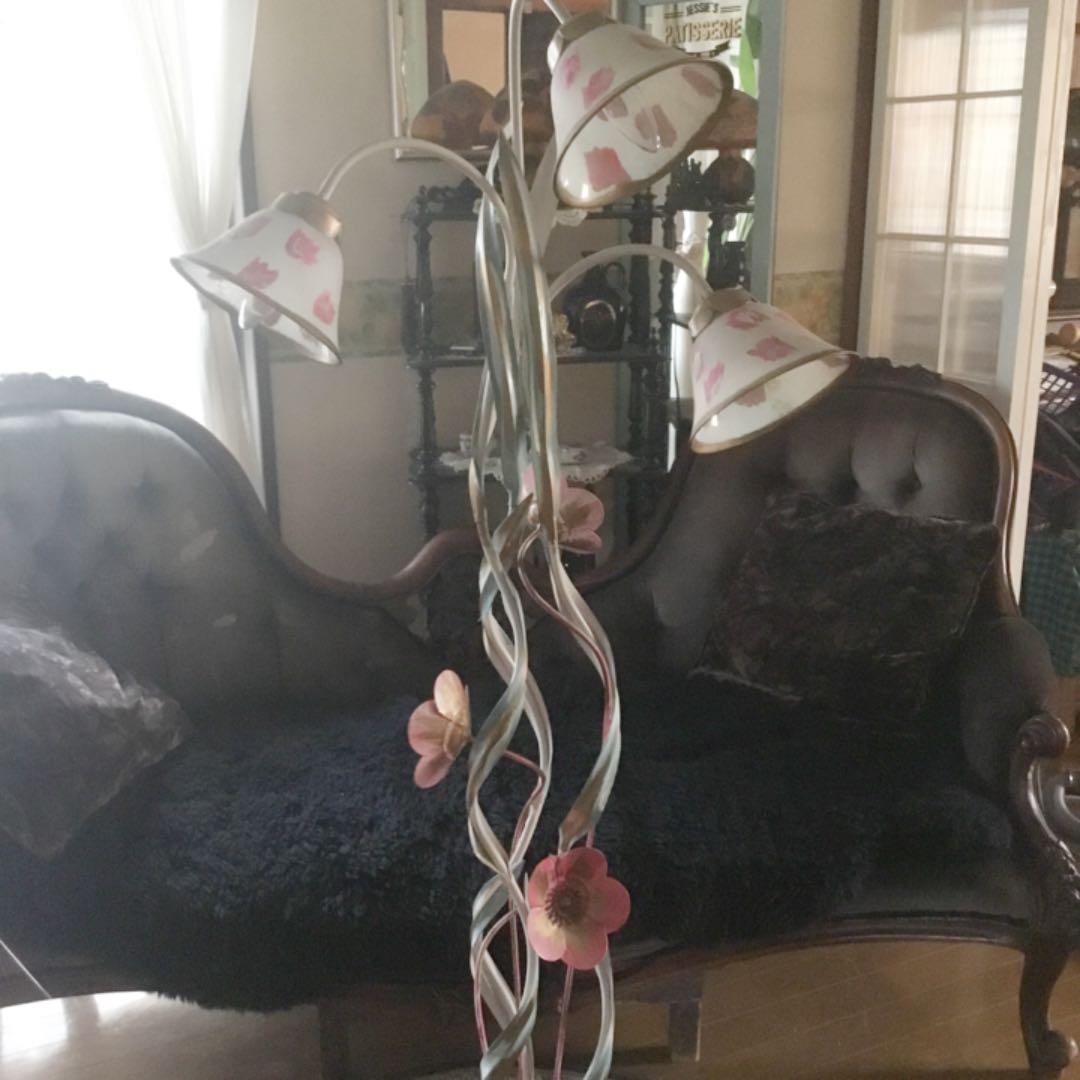 アンティーク　花モチーフの3灯フロアースタンド