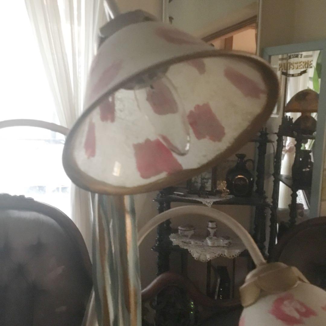 アンティーク　花モチーフの3灯フロアースタンド