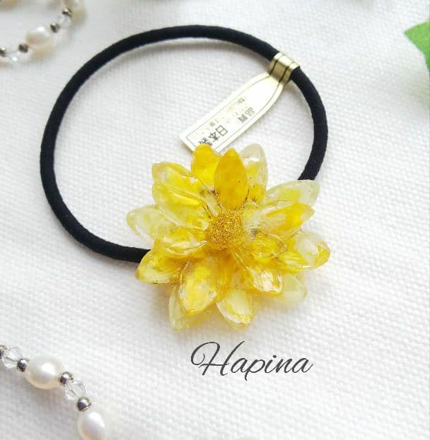 イエローフラワーレジンヘアゴム ポニーフック変更可能。