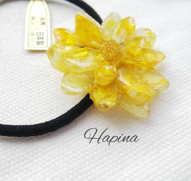 イエローフラワーレジンヘアゴム ポニーフック変更可能。