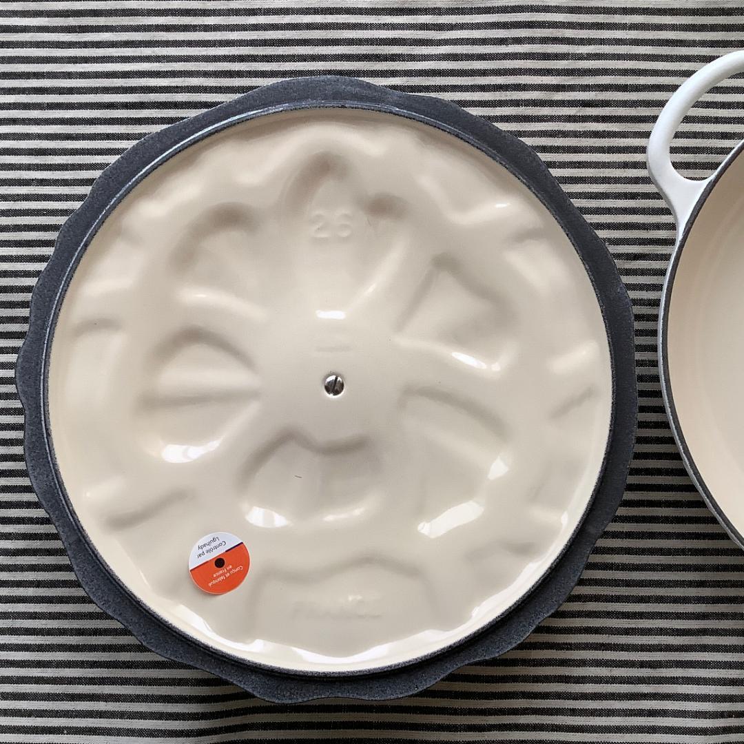 【ルクルーゼジャポン正規品】ペタルレリーフ ビュッフェキャセロール コットン