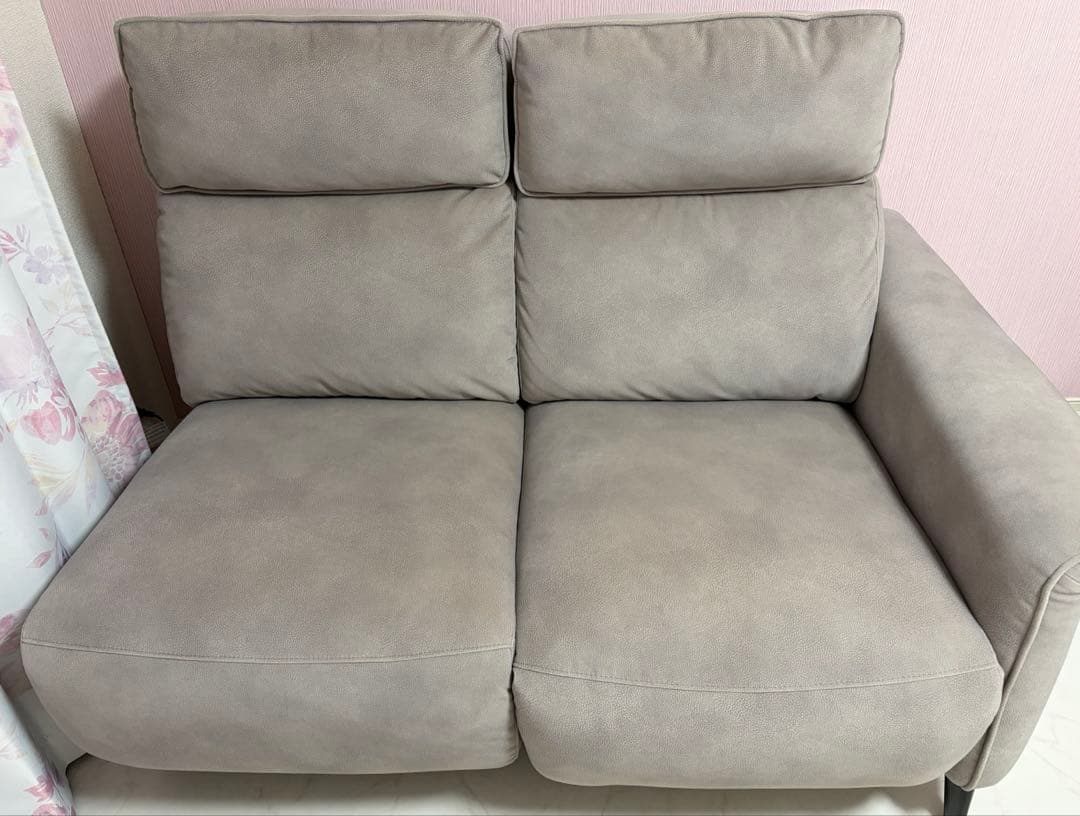 ソファ (2人掛け・一部電動リクライニング)[使用期間2年弱、定価13万円弱]