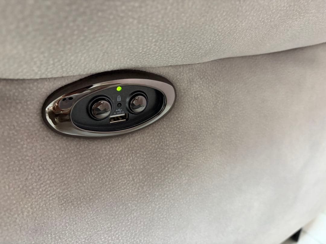 ソファ (2人掛け・一部電動リクライニング)[使用期間2年弱、定価13万円弱]