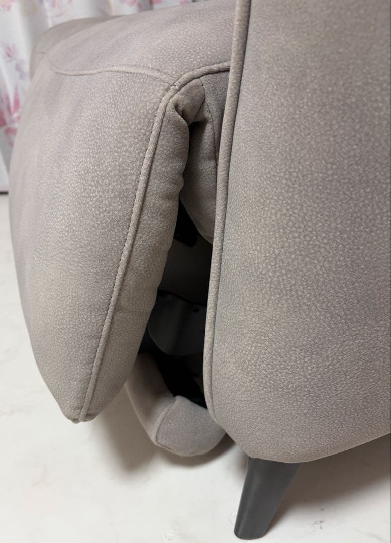 ソファ (2人掛け・一部電動リクライニング)[使用期間2年弱、定価13万円弱]