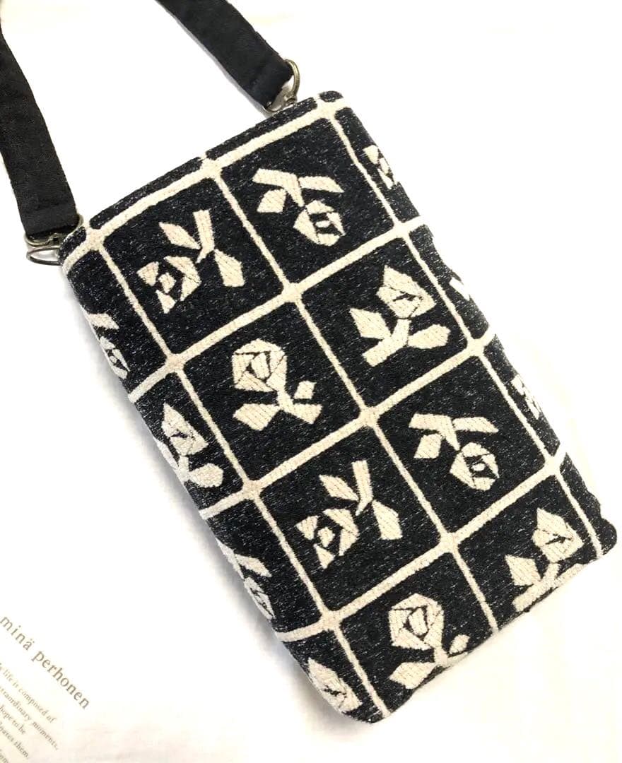 【受注製作】ミナペルホネン lulu ブラック スマホポシェット