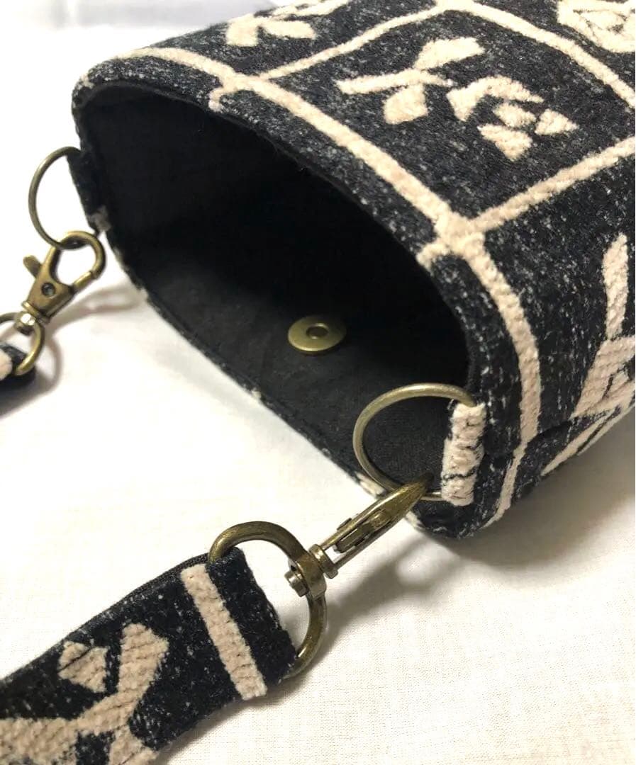 【受注製作】ミナペルホネン lulu ブラック スマホポシェット