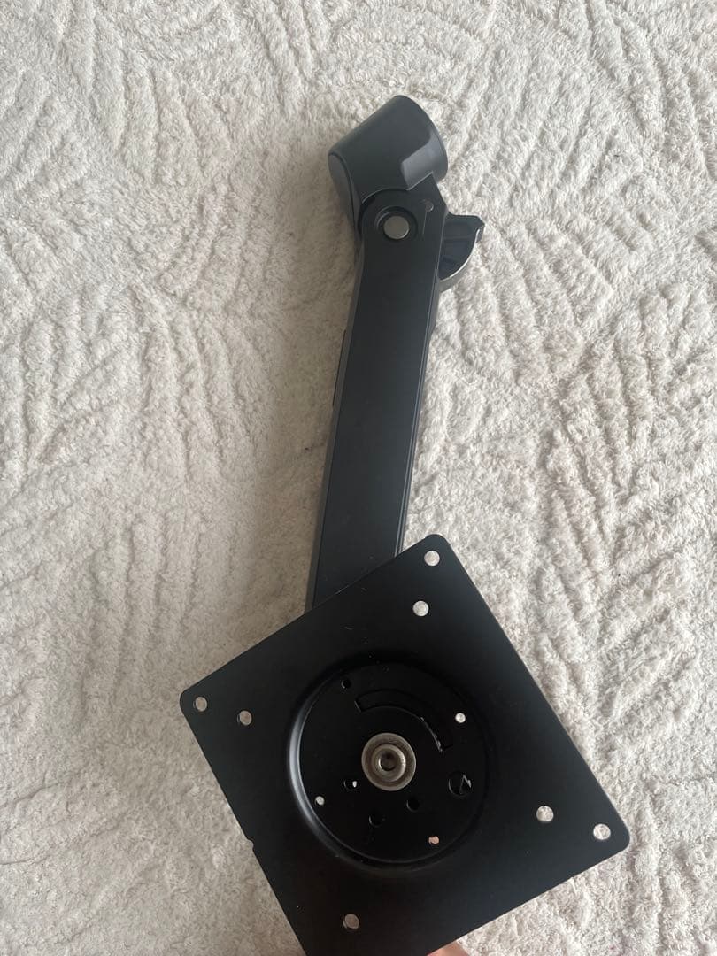 【極美品】Amazonベーシックモニターアームシングル（ブラック)32インチ対応