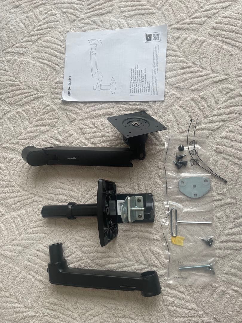 【極美品】Amazonベーシックモニターアームシングル（ブラック)32インチ対応