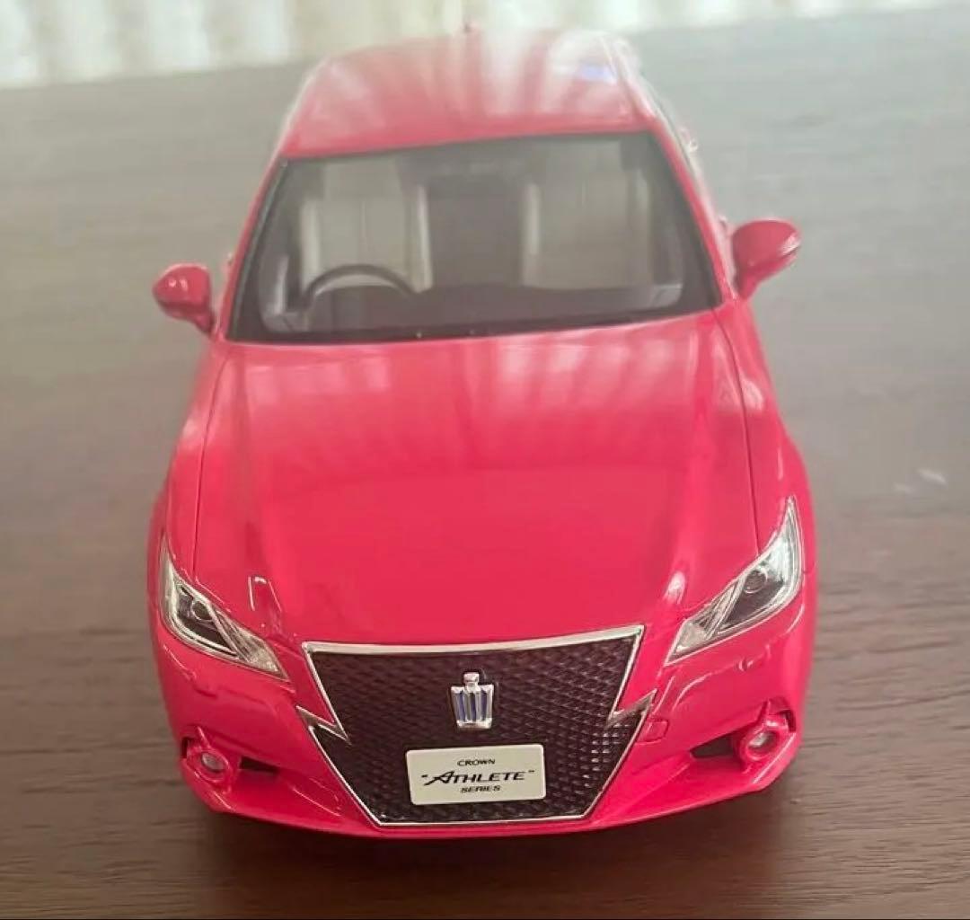あのクラウンです　ピンクのクラウン　スケール 1/18　モデルカー　レプリカ