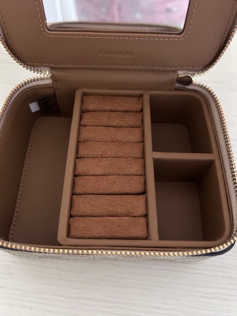 COACH アクセサリーケース ベージュ