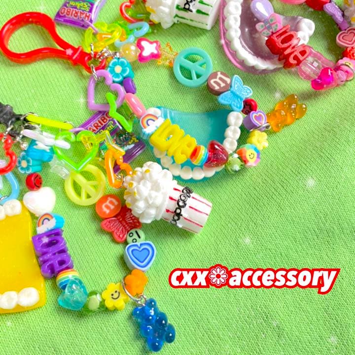 【w-94(2)】キーホルダー キーリング❁ニコちゃん カラフル 個性的 古着