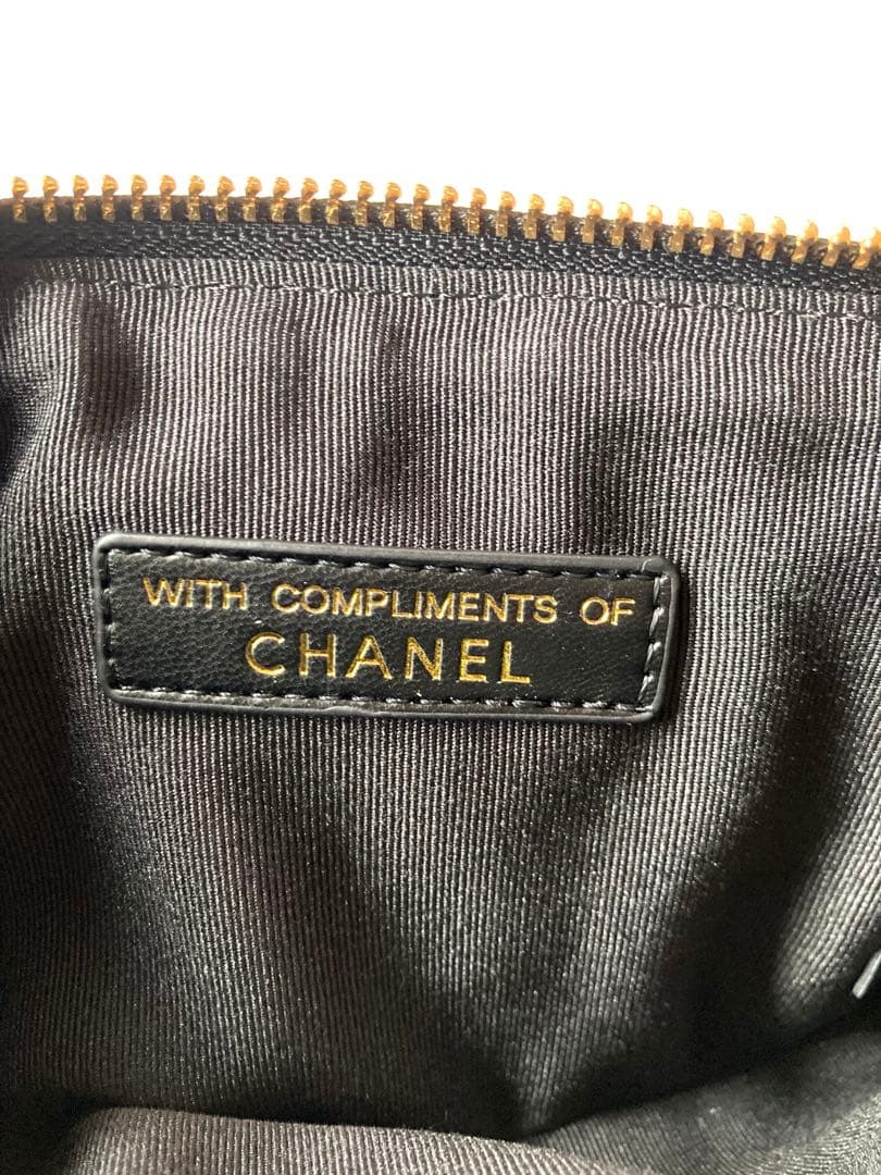 [CHANEL］ ベルベット製ポーチ