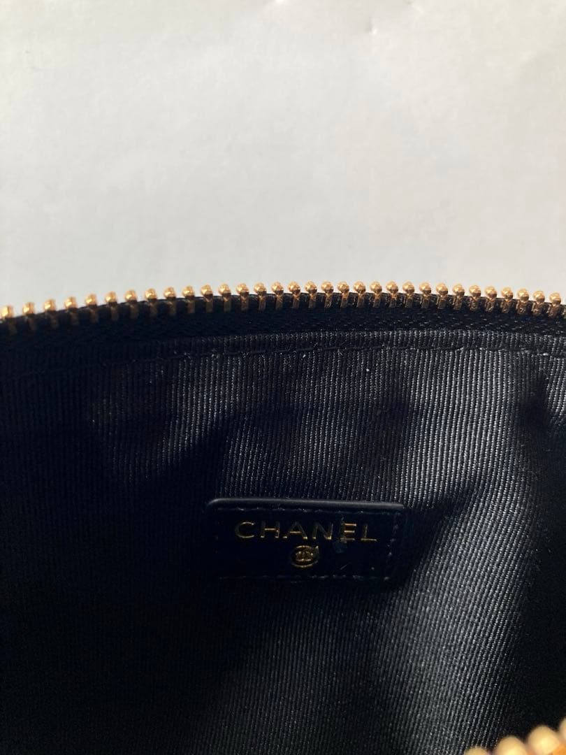 [CHANEL］ ベルベット製ポーチ