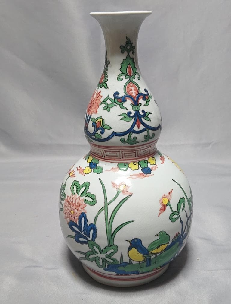 コレクター収集品　明　万歴年間　（1573～1619年）五彩色絵花鳥文瓶