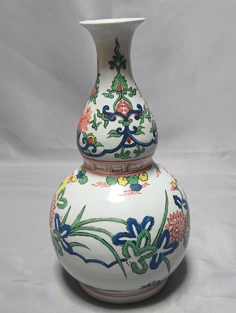 コレクター収集品　明　万歴年間　（1573～1619年）五彩色絵花鳥文瓶