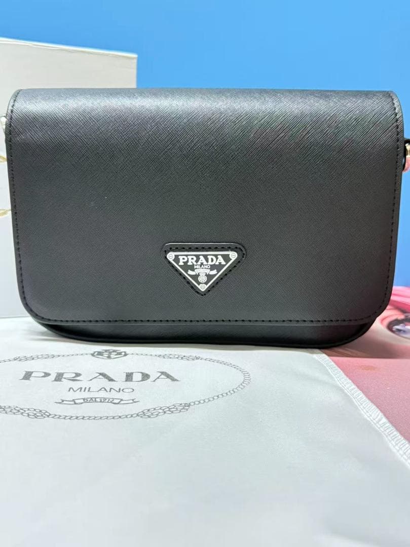 ほぼ新品 極美品ブラックレザーキルティングショルダーバッグ