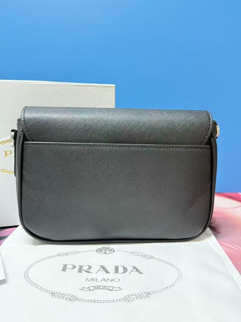 ほぼ新品 極美品ブラックレザーキルティングショルダーバッグ