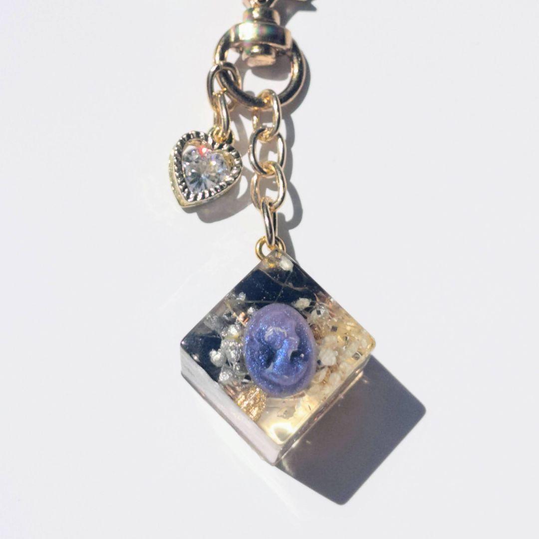 【カメオ】悪を浄化して本来の自分を取り戻す☆キューブ型オルゴナイトのキーホルダー